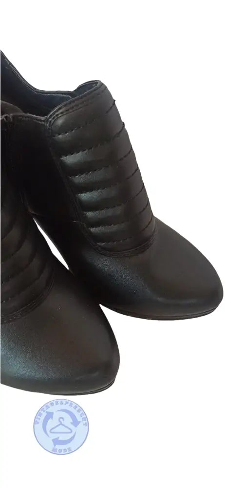 Gebrauchte schwarze Kunstleder-Stiefel Größe 39 mit Quiltmuster