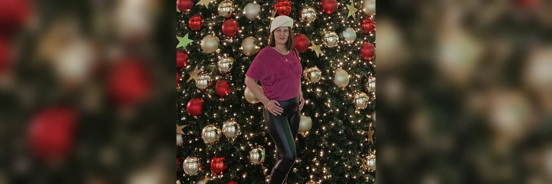 Investieren wir in Kleidung, die Geschichten erzählt und mit uns zusammen altert. Hochwertige Mode verdient Aufmerksamkeit, und wir haben die Macht, sie wieder ins Rampenlicht zu rücken.