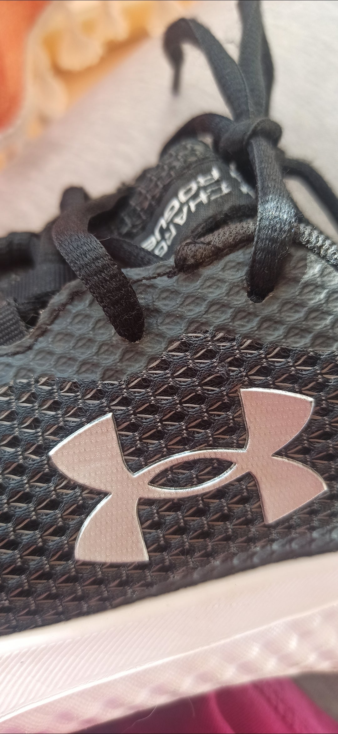 Sportschuhe von Under Armour Gr. 40