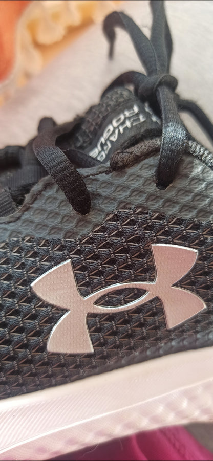 Sportschuhe von Under Armour Gr. 40