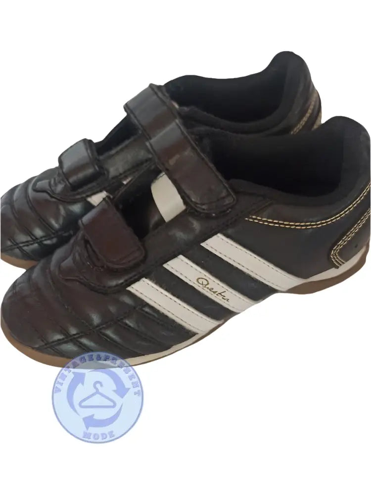 Schwarze Adidas Fußballschuhe mit weißen Streifen und Klettverschluss, Größe 33 gebraucht gut