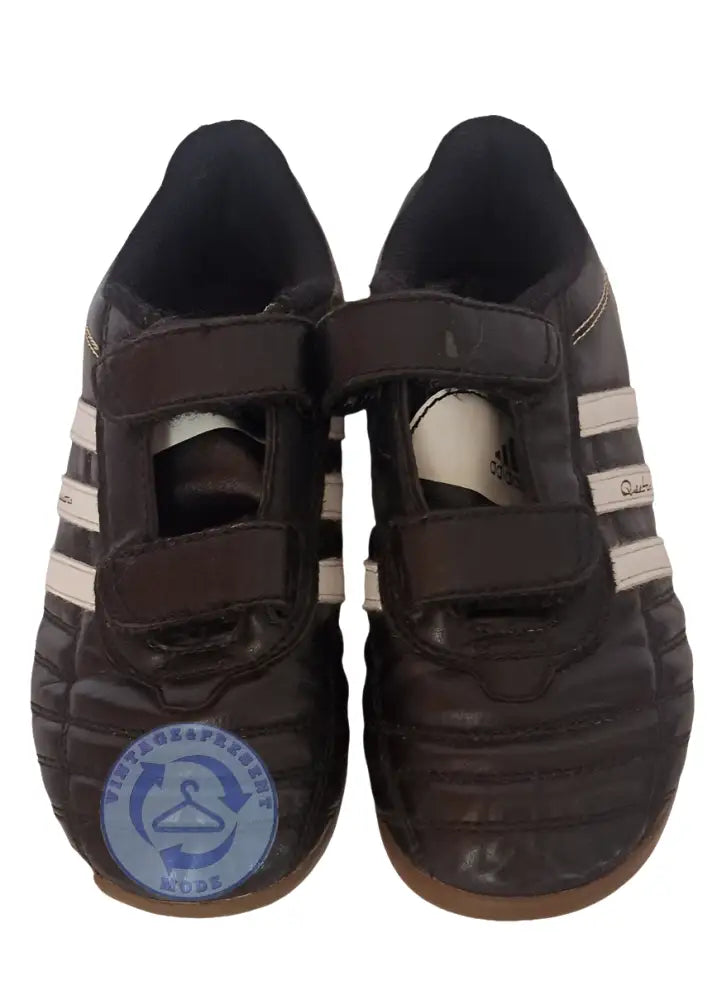 Schwarze Adidas Fußballschuhe Größe 33 gebraucht gut mit weißen Streifen und Klettverschluss