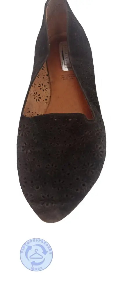 Gebrauchte schwarze Ballerina Schuhe Gr. 39 aus schwarzem Wildleder mit Perforationen und braunem Lederinnenteil