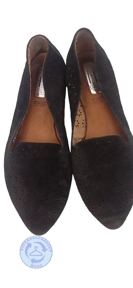 Gebrauchte schwarze Ballerinas Gr. 39 aus Wildleder mit spitzer Zehe und Perforation