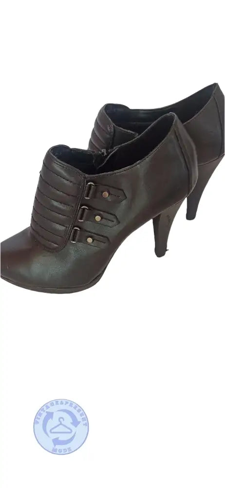 Gebrauchte schwarze Kunstleder-High-Heels Größe 39 mit hohem Absatz und verstellbaren Riemen