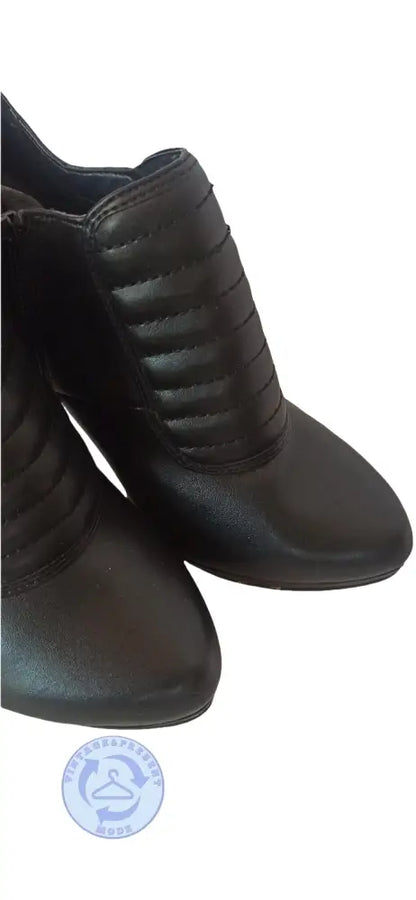 Gebrauchte schwarze Kunstleder-Stiefel Größe 39 mit Quiltmuster