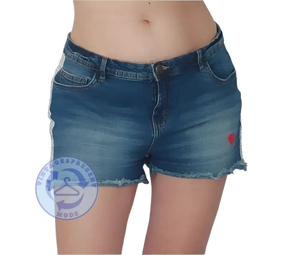 Gebrauchte blaue Jeansshorts Größe 42 mit Fransen und weißem Rand