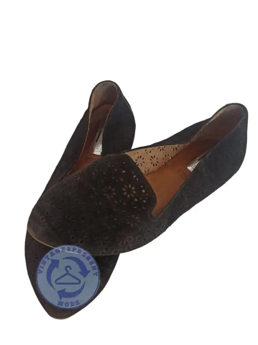 Gebrauchte schwarze Wildleder-Ballerinas Gr. 39 mit floraler Perforation am Zeh