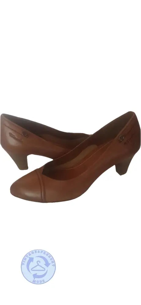 Gebrauchte Tamaris Pumps Größe 38 in braunem Leder mit klassischem Cap-Toe und moderater Absatzhöhe