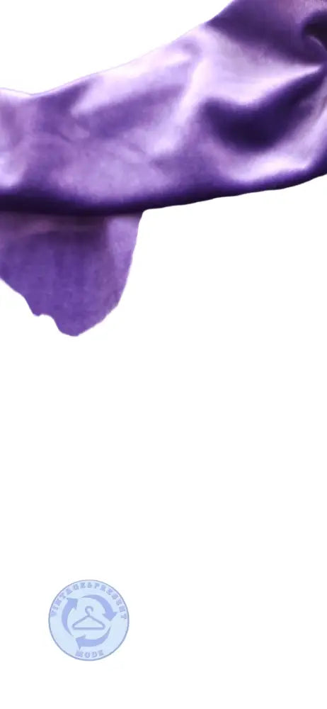 Gebrauchtes Partykleid Größe M aus lila Samt mit glänzendem Oberteil und texturierter Unterseite