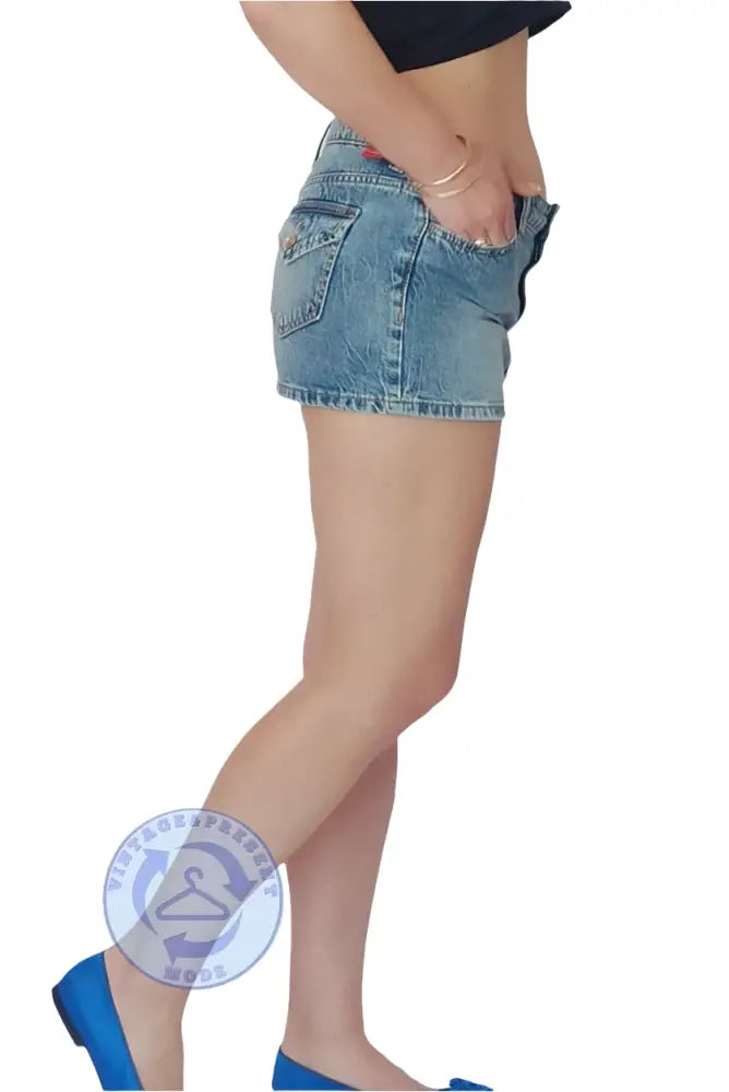 Gebrauchte Jeansrock Gr. 38 aus Baumwolle-Elasthan, guter Zustand, hellwaschene Denimshorts mit Fünf-Taschen-Design und ausgefranstem Saum