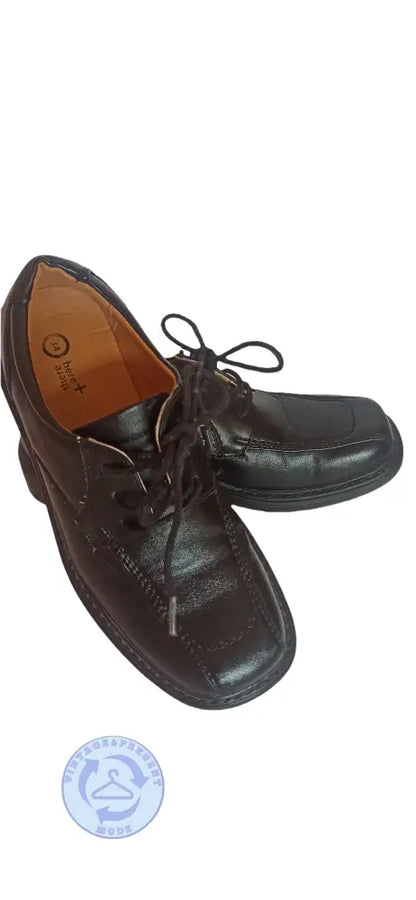 Gebrauchte schwarze Leder-Kommunionsschuhe Größe 34, glänzend mit Nahtdetails