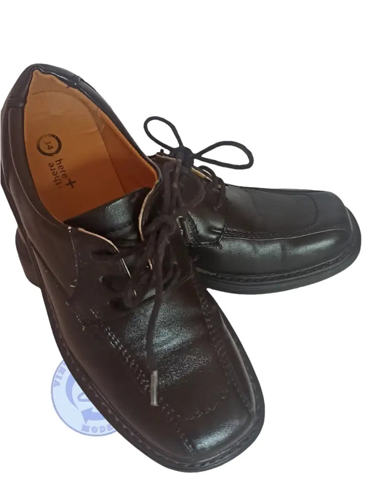 Gebrauchte schwarze Lederschuhe Größe 34 mit Brogue-Details