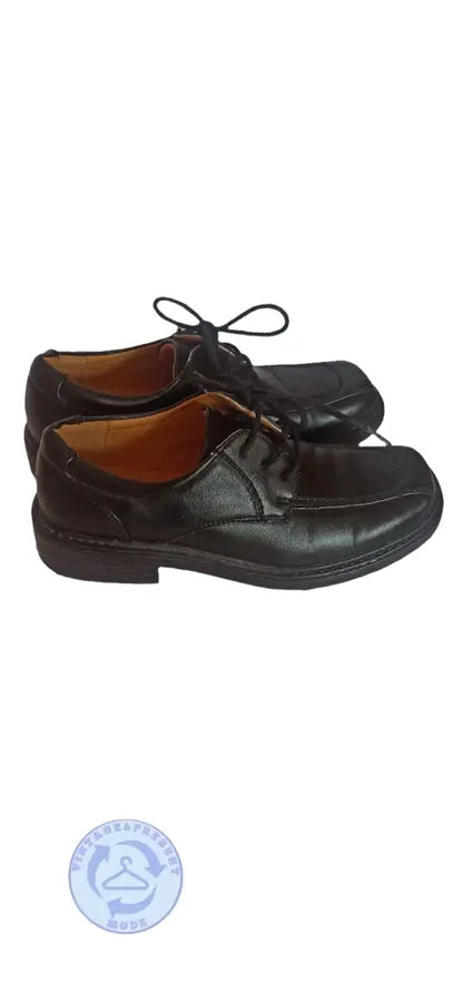 Gebrauchte schwarze Lederschuhe mit Schnürung, niedriger Absatz, braunem Futter, Größe 34