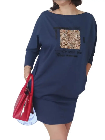 Navyblaues Langarm-Sommerkleid aus Polyester-Elasthan, Größe L, gebraucht guter Zustand mit Leoparden-Print-Patch und schwarzem Text