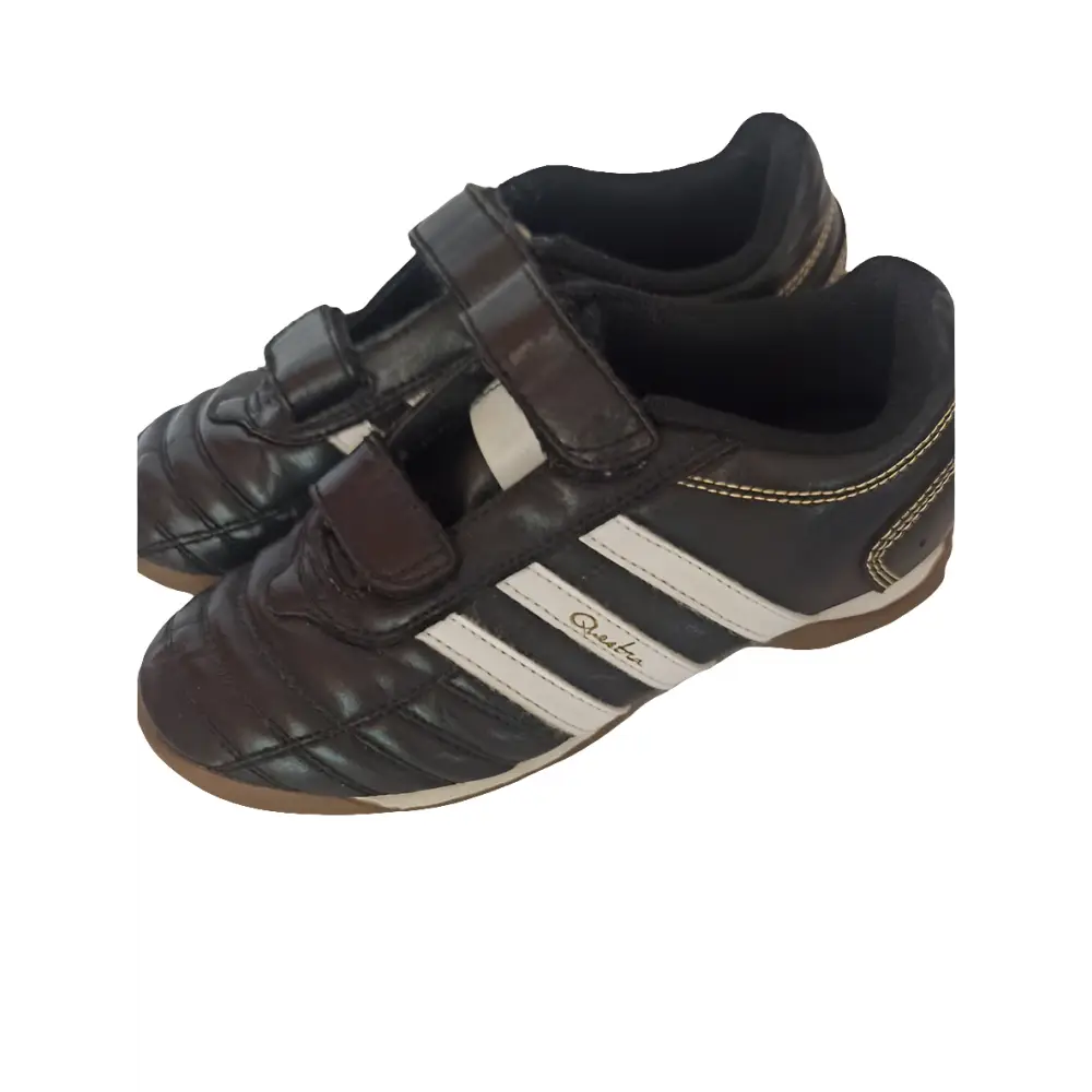 Sportschuhe von Adidas Gr. 33 - Hallenschuhe Sportschuhe von Adidas Gr. 33 - Vintage&Present Mode Schuhe