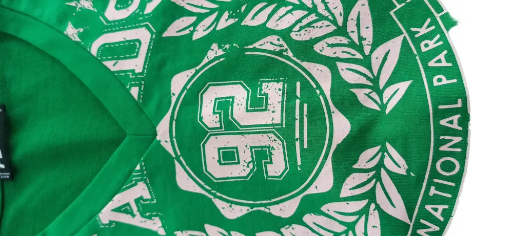 Grünes T-Shirt M Baumwolle mit weißem 92-Nationalpark-Design