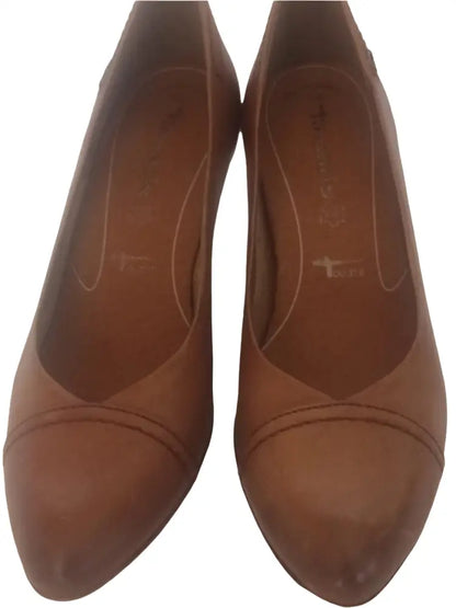 Gebrauchte Tamaris Pumps Größe 38: Tan suede wedge heels mit subtiler Naht am Zehenbereich