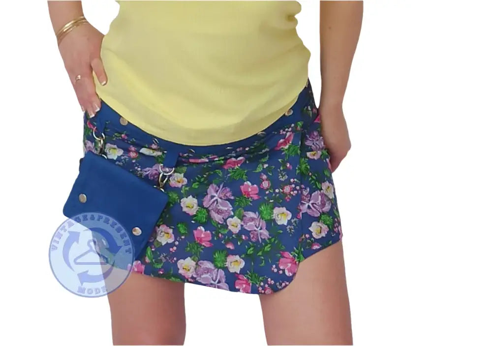 Blaues Blumen-Minirock mit passender Seitentasche aus Baumwolle, super Zustand